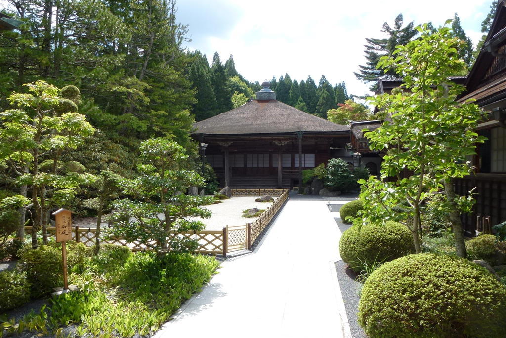 Отель Koyasan Shukubo Yochiin Экстерьер фото