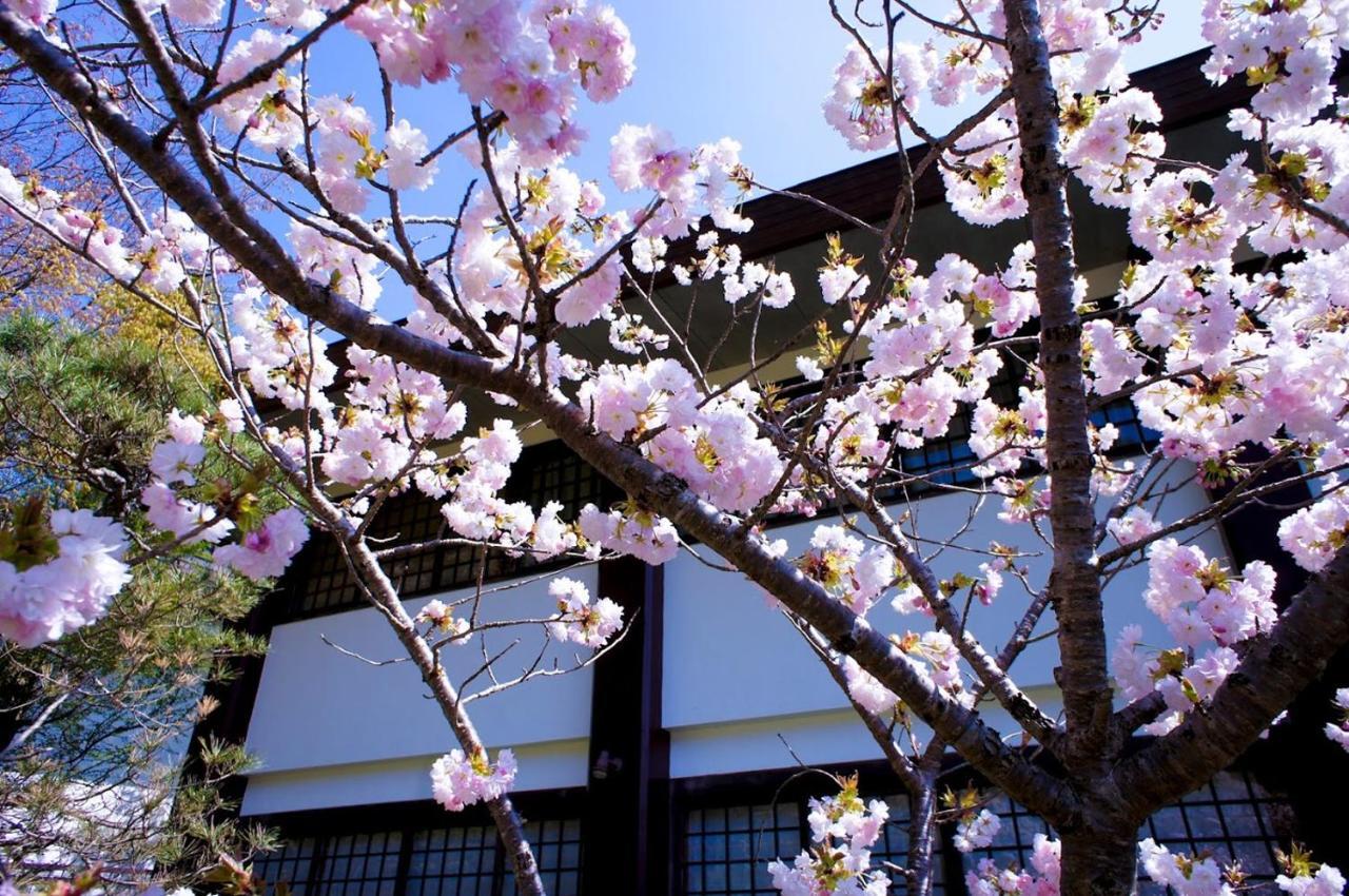Отель Koyasan Shukubo Yochiin Экстерьер фото